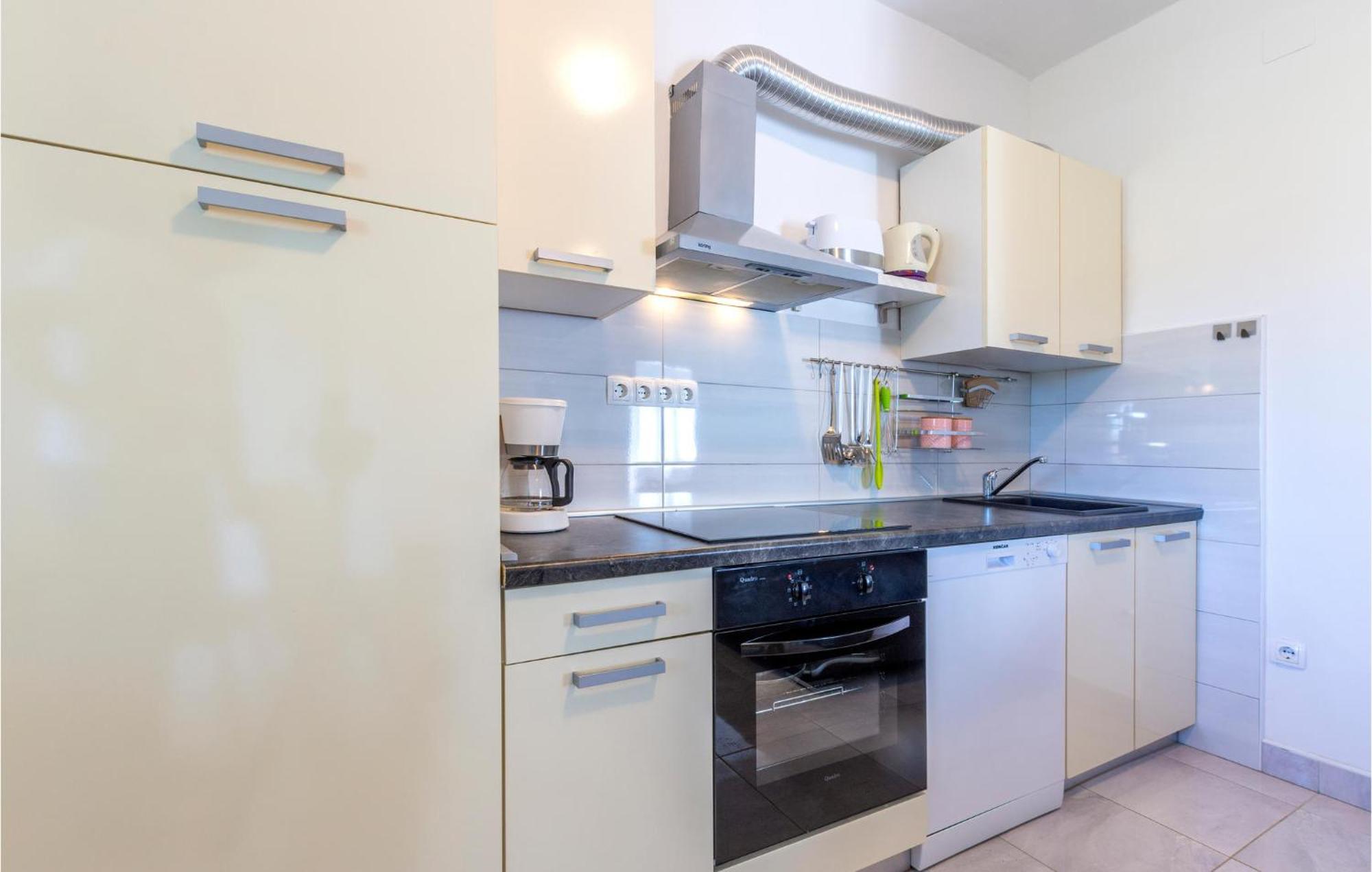 Stunning Apartment In Kastel Stari With Wifi Kaštela المظهر الخارجي الصورة